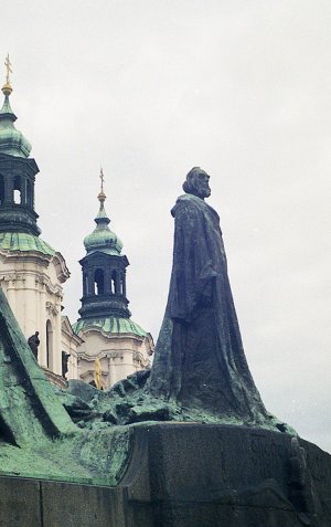 Jan Hus memorial Prague 2004.jpg