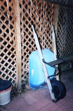 Wheelbarrow001a.jpg