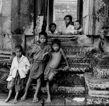Khmer children, at Banteay Samre, 2000.jpg