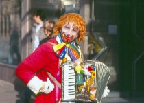 GER-Nurn-Street-Clown.jpg