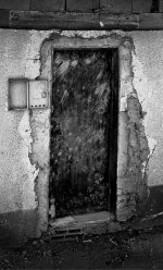 door_newspaper_bottle-600.jpg