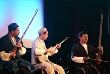 105Tajik-musicians-15mar06.jpg