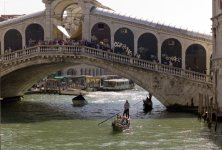 L1000783 Rialto Bridge main 600.jpg