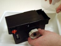 786px-Agfa_Rondinax_Filmentwickler_eingiessen.jpg