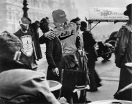 doisneau_kissmdrn.jpg