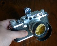 LeicaIIIfRD_hold.jpg