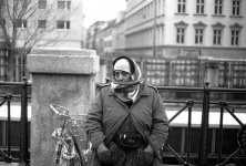 flohmarkt alte verkäuferin copy.jpg