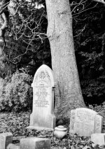 Zorki4-Grave.jpg