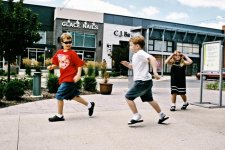 83113185.PAjYfKwK.KidsatplayMM_700x467.jpg