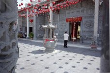 2-12 Hainan Temple.jpg