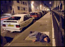GRD_Clochard in Rue St Justin Paris.jpg