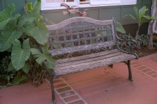 060922 - bench - 900x600 sRGB vs.jpg