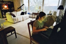 21vc-lvngroom-laptp-feb10.jpg