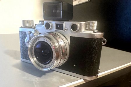 Leica IIIC with SA.jpg